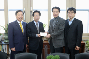 경주시, 정책기획담당관실 `지역 후학 위해 시상금 100만원` 기탁 