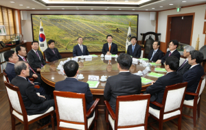 경주시, 한수원 임직원 시청 첫 방문 