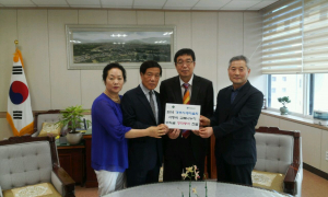 경주시새마을회, 교복 나누기 행사 수익금 320만원 기탁 