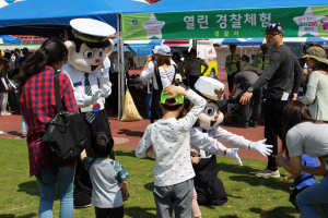 경주경찰서,어린이 날 `나도 경찰관` 열린 체험 프로그램 운영 