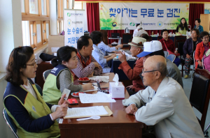 한수원, 경주시 양북면 주민 무료 `눈` 검진 