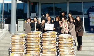 경주시 안강읍 `안사모` 어려운 이웃에 `사랑의 쌀` 기탁 