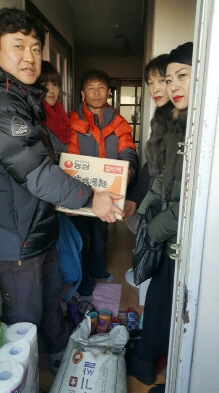 경주시 용강동, 용강국밥 직원 `어려운 이웃에 생필품` 전달 