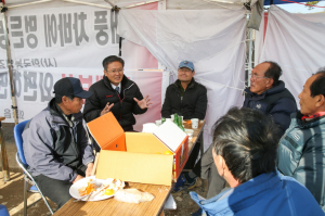 경주시의회, 최덕규.김병도 의원 태풍피해 보상촉구 천막농성 동참 