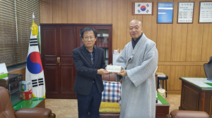 경주시, 불국사 주지 종우스님 어려운 이웃에 농협상품권 기탁 