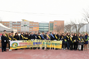 경주시, 녹색어머니회 초등생 등굣길 교통안전 캠페인 전개 