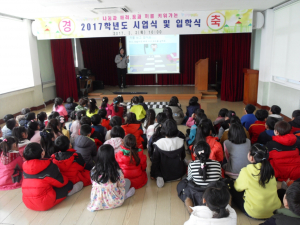 경주경찰서, 어린이 대상 안전하게 ˝차를 보고 걸어요˝ 