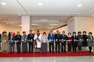 경주시, 신라복식 재현 `신라인의 옷, 신라의 美 전시회` 개막 