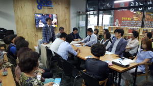 경주시 북부상가시장 청년몰 `자원봉사자와 함께 힘을 합쳐 으쌰으쌰~` 