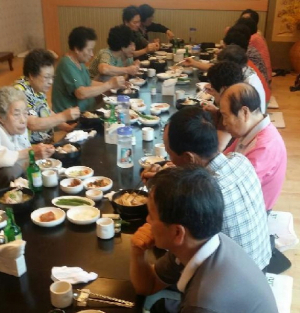 경주시 용강동, 귀하 한정식 어르신들께 `사랑의 삼계탕 나눔` 
