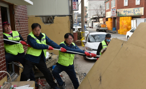 경북관광공사, 포항 지진 피해 지역 복구 작업 봉사활동 전개