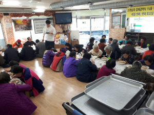경주시 동천동 ‘구이돈` 65세 이상 어르신들께 무료 점심 제공 