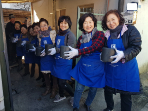 경주시 안강읍, 소롭티미스트 경주클럽 `사랑의 연탄` 배달 