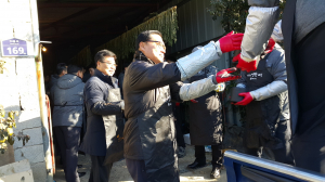 경주시, 연말연시 (주)블루원과 함께하는 `사랑의 연탄` 배달 