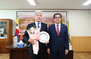 경주시의회 엄순섭 부의장 “2017년 경북의정봉사대상” 수상 