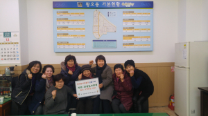 경주시 황오동 성동시장부녀회. 선창식자재 `사랑의 라면` 전달 