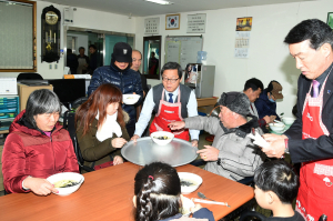 경주시, 새해 첫 자원봉사는 장애인과 함께하는 `사랑의 떡국 나눔` 