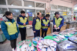 한수원 월성원자력, 설 맞이 전통시장 장보기 행사 