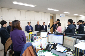 경주시의회, 설맞이 시청 공무원 격려 방문 