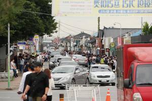 벚꽃으로 물드는 경주시, 핫 플레이스로 떠오른 프리마켓 `봉황장터` 