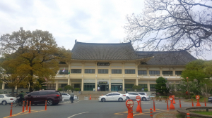 경주시, 시립도서관 외벽 도색 공사로 `새단장` 
