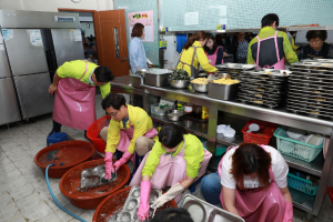 경주세계문화엑스포, 경주시 종합사회복지관 찾아 무료급식. 도시락 배달 `봉사` 