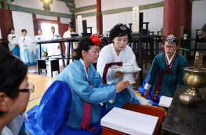 중국인민대 학생연수단 `헌다례. 전통혼례`등 경주향교 유교문화 체험