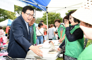 경주시, 시민과 함께하는 사랑나눔 `벼룩장터` 열려 