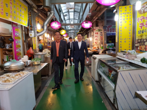 경주시의회, 추석맞아 전통시장 장보기 및 사회복지시설 위문