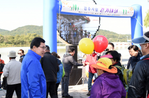 경주시 `시민과 노사가 함께하는 경주사랑 걷기대회` 열려 