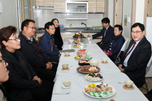 주낙영 경주시장, 힐링명소로 부상한 서악마을 주민과 현장 `소통` 