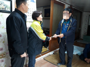 경주소방서 감포여성의용소방대, 화재피해 주민복구지원 성금 전달 