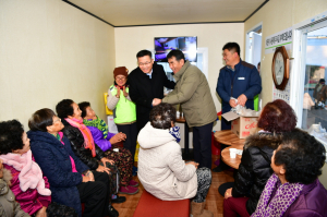 한수원 월성원자력본부, 양남면 전통시장 사랑의 쉼터 방문 `따뜻한 만남` 