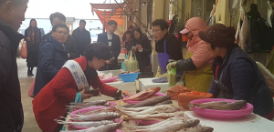 경주교육지원청, 설 맞이 전통시장 장보기 행사 