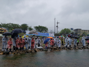경주시, 산내면 동창천 어린 다슬기 30만 마리 방류