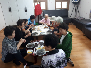경주시 황성동 `백리향` 지역 어르신들께 `사랑의 짜장면 나눔` 