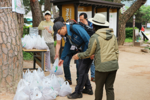 경주국립공원, 국민 참여 `생태토(흙) 나르기` 행사 
