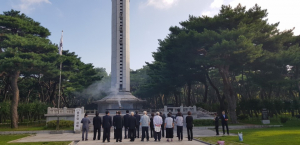 경주시, 광복의 달 `충혼탑` 조조 참배 