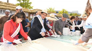 경주시 `경주 이사금 쌀` 가래떡 뽑기 최장 기록 갱신 쾌거 