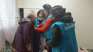 경주시 황오동 지역사회보장협의체, 어려운 세대 후원물품 전달