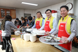 경주 늘봄학교 정재윤 교사, 새해 장애인과 비장애인이 함께하는 떡국 나눔 봉사로 `훈훈` 