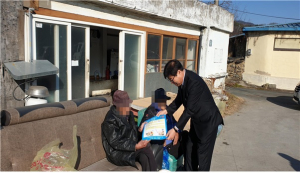 경주시 건천읍, 독거노인·중증장애인 응급안내판 전달 