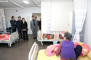 경주시의회 `지역 상권 살리기` 설맞이 전통시장 장보기 