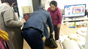 경주시 현곡면, 적십자봉사회 독거노인가구 떡국 전딜 