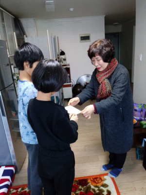 경주시, 결혼이주여성지원팀 어려운 다문화가족 성금 30만원 전달