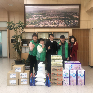 경주시 동천동, 새마을협의회.부녀회 `사랑의 생필품` 기탁 