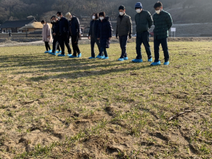 경주시 “너거 보리밟기 해봤나?” 양동마을 청보리 밟기 체험 