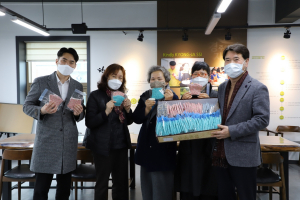 경주시, 한땀한올 바느질봉사회 `직접 만든 면 마스크 300개 기부` 