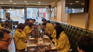 경주시 화랑마을 `코로나19 피해 요식업체 이용 운동` 동참
