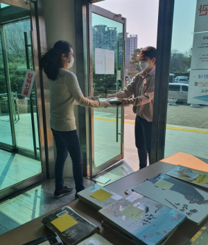 경주시립도서관, 임시휴관 기간 안심도서 대출 `인기` 